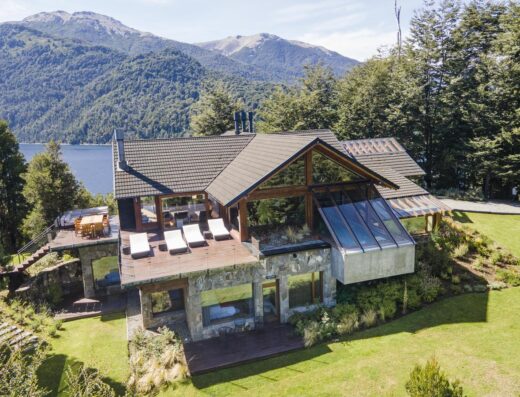 Residencia de Lujo con Vistas 360° a los Lagos | 552 m² en Lote de 2.242 m² – Villa La Angostura